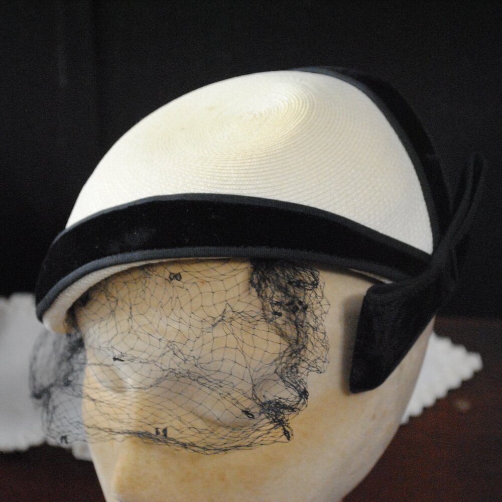 Vintage 1950s Lazarus Beige Straw Hat with Black Velvet Trim & Bow with Net Veil